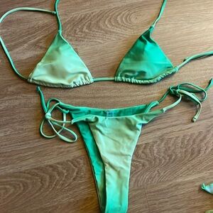 ⭐️Shein ombre green bikini
